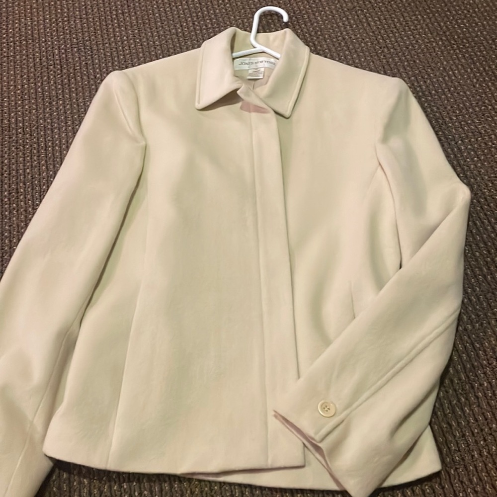 Jones New York Wool Angora Woman’s Jacket size 12 fully lined.